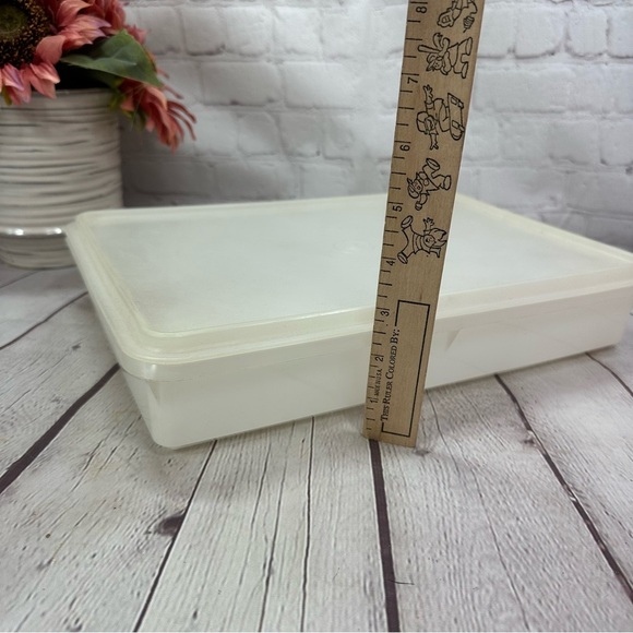 vintage tupperware snack stor large container cold cut keeper white with seal - Picture 2 of 8